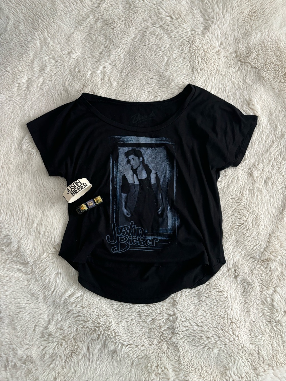 Y2K Justin Bieber Black Graphic T-Shirt and Bracelets